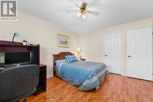 1077 Saginaw Crescent, Mississauga, ON - Indoor Photo Showing Bedroom