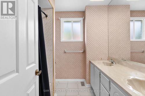 1077 Saginaw Crescent, Mississauga, ON - Indoor Photo Showing Bathroom