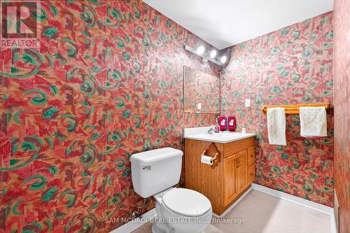 1077 Saginaw Crescent, Mississauga, ON - Indoor Photo Showing Bathroom