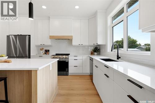 1514 Ewart Avenue, Saskatoon, SK - Indoor Photo Showing Kitchen With Upgraded Kitchen