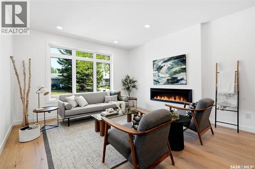 1514 Ewart Avenue, Saskatoon, SK - Indoor Photo Showing Living Room