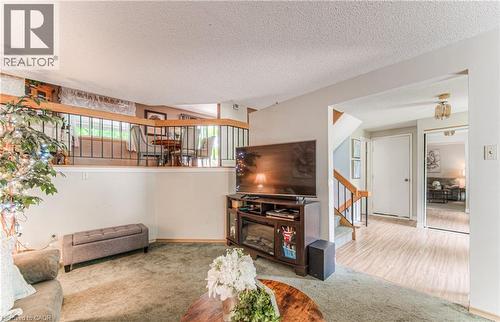 82 Roseneath Crescent, Kitchener, ON - Indoor Photo Showing Living Room