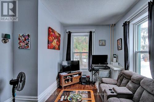 7 Church Street, St. Thomas, ON - Indoor Photo Showing Living Room