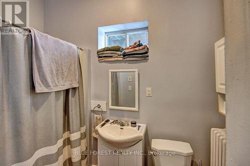 7 Church Street, St. Thomas, ON - Indoor Photo Showing Bathroom