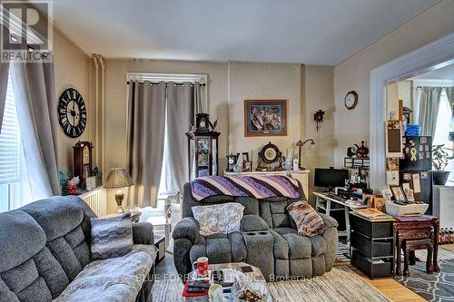 7 Church Street, St. Thomas, ON - Indoor Photo Showing Living Room