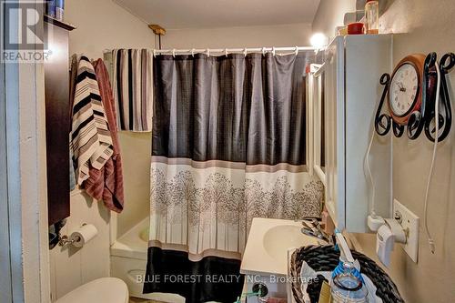 7 Church Street, St. Thomas, ON - Indoor Photo Showing Bathroom