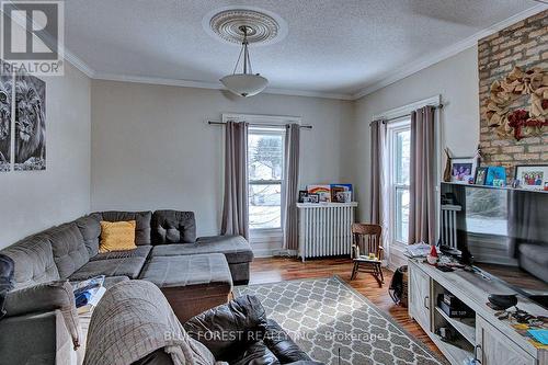 7 Church Street, St. Thomas, ON - Indoor Photo Showing Living Room