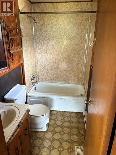 Bathroom - 1864 Highway 3A, Castlegar, BC - Indoor Photo Showing Bathroom