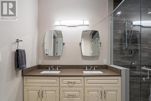 34 Oakwood Avenue, Tiny, ON - Indoor Photo Showing Bathroom