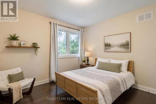 34 Oakwood Avenue, Tiny, ON - Indoor Photo Showing Bedroom