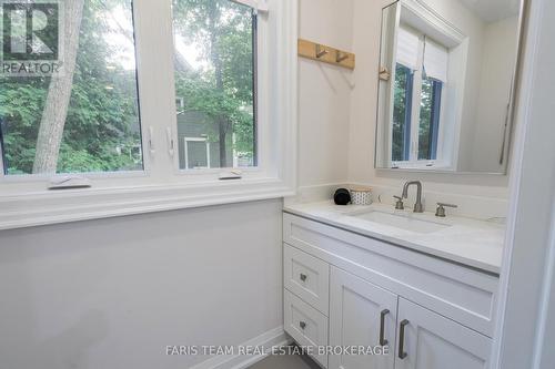 34 Oakwood Avenue, Tiny, ON - Indoor Photo Showing Bathroom