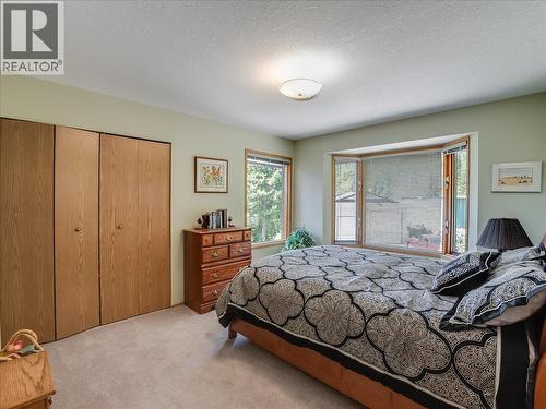 5725 Taghum Frontage Road, Taghum, BC - Indoor Photo Showing Bedroom