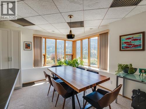 5725 Taghum Frontage Road, Taghum, BC - Indoor Photo Showing Dining Room