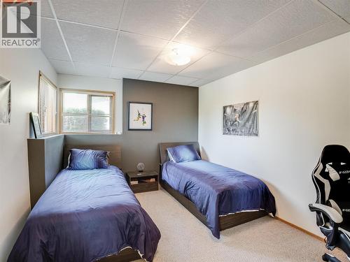 5725 Taghum Frontage Road, Taghum, BC - Indoor Photo Showing Bedroom