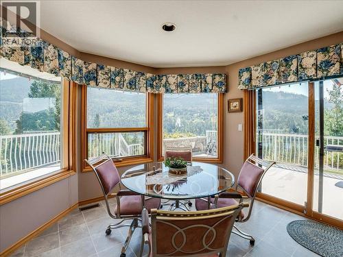 5725 Taghum Frontage Road, Taghum, BC - Indoor Photo Showing Dining Room