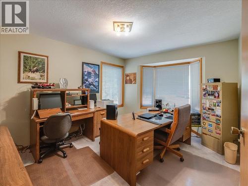5725 Taghum Frontage Road, Taghum, BC - Indoor Photo Showing Office