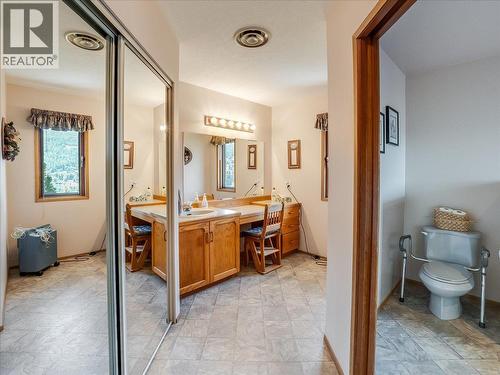 5725 Taghum Frontage Road, Taghum, BC - Indoor Photo Showing Bathroom