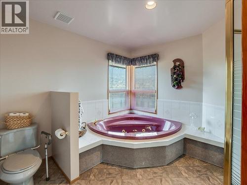 5725 Taghum Frontage Road, Taghum, BC - Indoor Photo Showing Bathroom