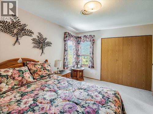 5725 Taghum Frontage Road, Taghum, BC - Indoor Photo Showing Bedroom