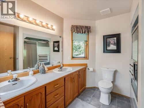 5725 Taghum Frontage Road, Taghum, BC - Indoor Photo Showing Bathroom