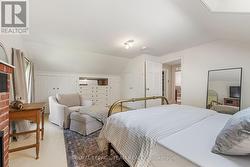 Skylight above bed enjoy the stars - 