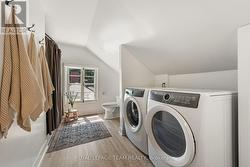 Extra large main bath includes laundry pair - 