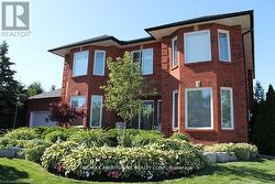 1487 THE LINKS DRIVE Oakville, ON L6M 2P2