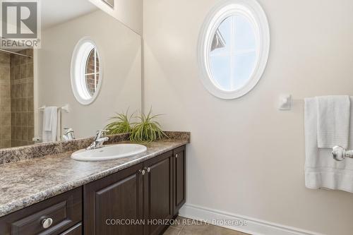905 Marigold Court, Kitchener, ON - Indoor Photo Showing Bathroom