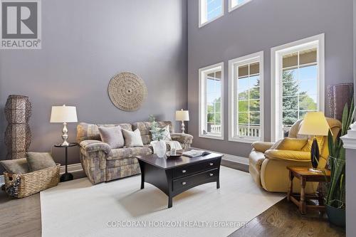 905 Marigold Court, Kitchener, ON - Indoor Photo Showing Living Room