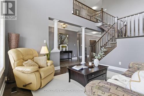 905 Marigold Court, Kitchener, ON - Indoor Photo Showing Living Room