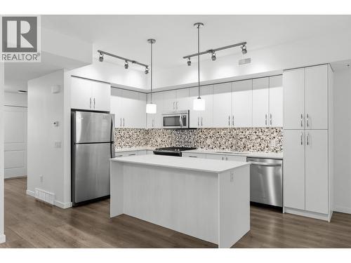 kitchen - 680 Old Meadows Road Unit# 74, Kelowna, BC - Indoor Photo Showing Kitchen With Stainless Steel Kitchen With Upgraded Kitchen