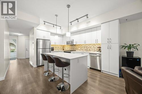 Kitchen with island seating - 680 Old Meadows Road Unit# 74, Kelowna, BC - Indoor Photo Showing Kitchen With Stainless Steel Kitchen With Upgraded Kitchen