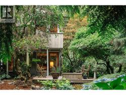 6222 ST. GEORGES AVENUE  West Vancouver, BC V7W 1Z7