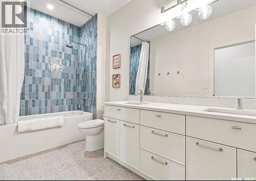 652 Pepper Bend, Saskatoon, SK - Indoor Photo Showing Bathroom