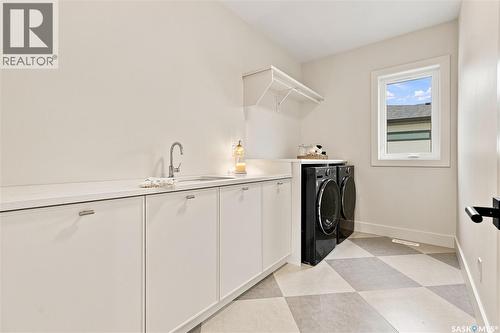652 Pepper Bend, Saskatoon, SK - Indoor Photo Showing Laundry Room