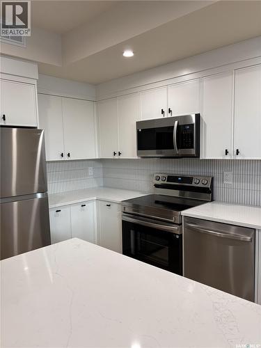 652 Pepper Bend, Saskatoon, SK - Indoor Photo Showing Kitchen
