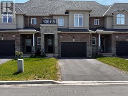 82 PINOT CRESCENT  Hamilton, ON L8E 0J9