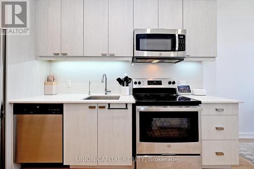 39 - 57 Finch Avenue W, Toronto, ON - Indoor Photo Showing Kitchen With Stainless Steel Kitchen With Upgraded Kitchen