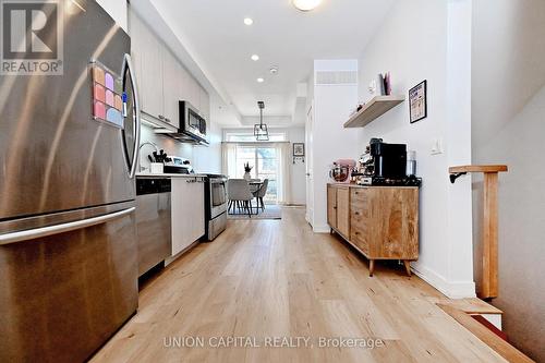 39 - 57 Finch Avenue W, Toronto, ON - Indoor Photo Showing Kitchen With Stainless Steel Kitchen