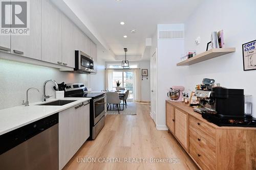 39 - 57 Finch Avenue W, Toronto, ON - Indoor Photo Showing Kitchen With Upgraded Kitchen
