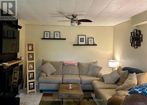 1609 County Road 42 Road, Rideau Lakes, ON - Indoor Photo Showing Living Room