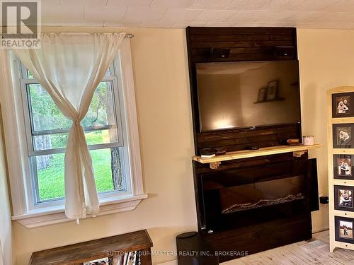 1609 County Road 42 Road, Rideau Lakes, ON - Indoor Photo Showing Other Room