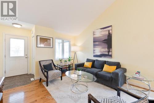 87 Pine Valley Drive, St. Thomas, ON - Indoor Photo Showing Living Room
