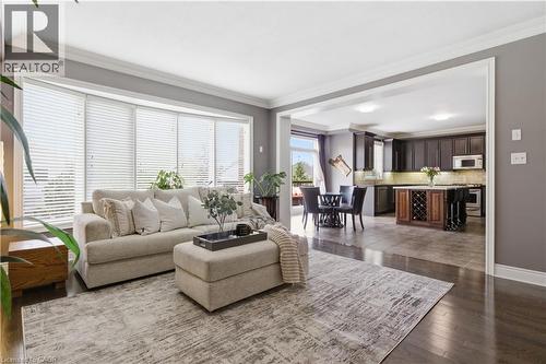 905 Marigold Court, Kitchener, ON - Indoor Photo Showing Living Room