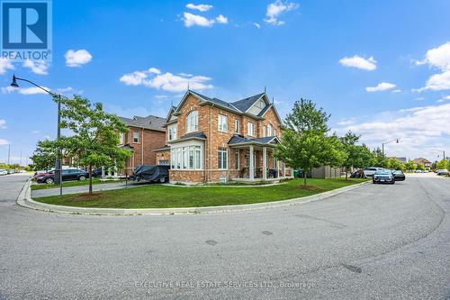 61 TRURO CIRCLE N , Brampton, Ontario L7A 4E6 3