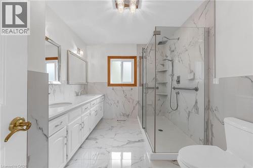 Dual vanity with undermount sinks and white cabinetry - 35 Glen Park Court, Hamilton, ON - Indoor Photo Showing Bathroom