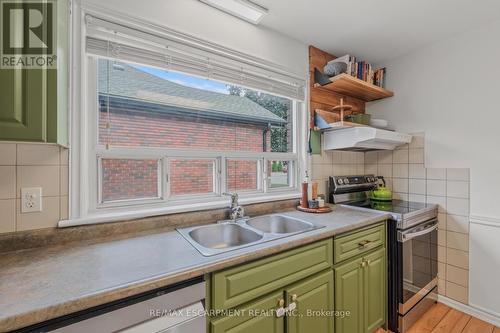 66 Paling Court, Hamilton, ON - Indoor Photo Showing Kitchen With Double Sink