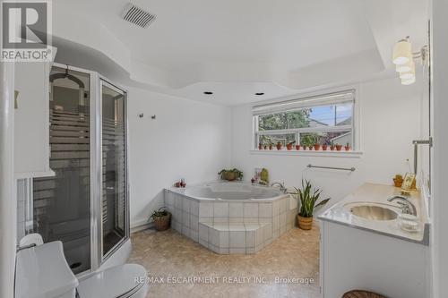 66 Paling Court, Hamilton, ON - Indoor Photo Showing Bathroom