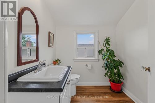 66 Paling Court, Hamilton, ON - Indoor Photo Showing Bathroom