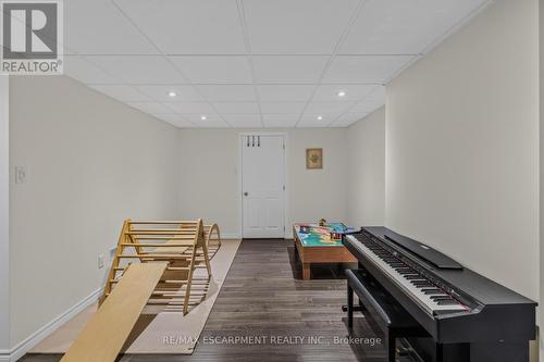 66 Paling Court, Hamilton, ON - Indoor Photo Showing Other Room